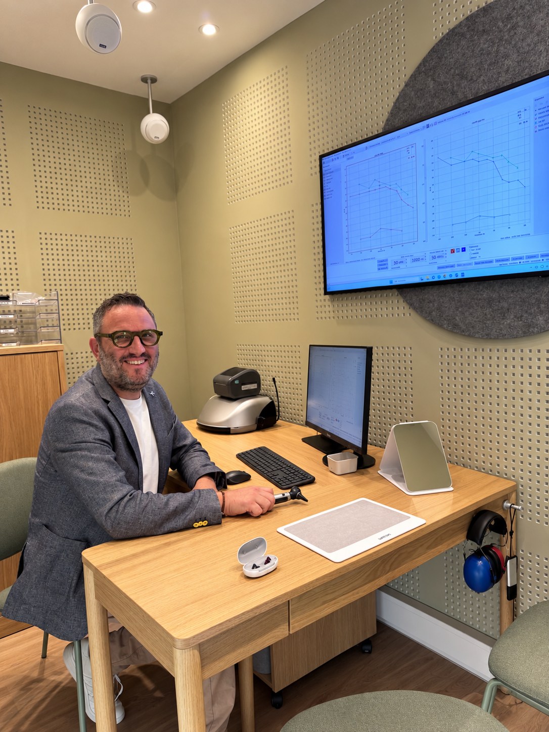 Quand Consulter un Audioprothésiste à Antibes ? 5 Signaux d'Alerte